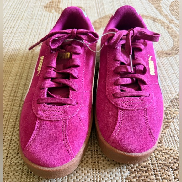 PUMA Low-Top Suede Sneakers in Fuchsia with White Stripe BNWT size 9 womens - Picture 3 of 6